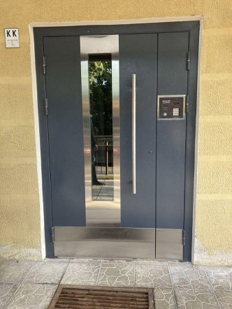 Подъездная дверь 2 Подъездная дверь 2